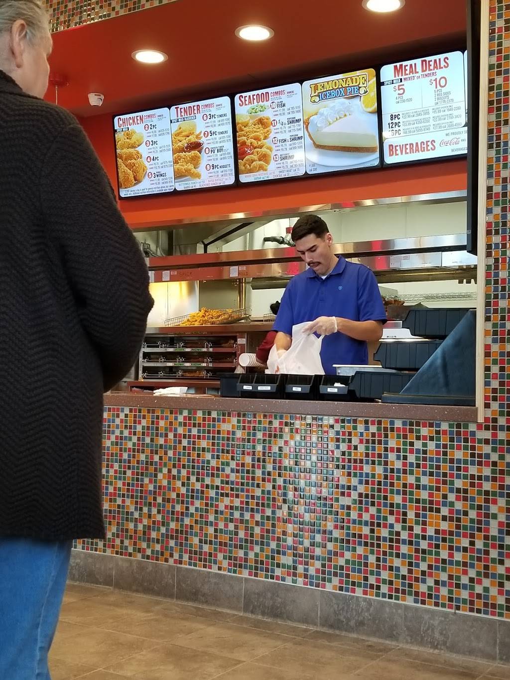 Popeyes Louisiana Kitchen | restaurant | 590 Auto Center Dr Unit 1A, Watsonville, CA 95076, USA | 8313194424 OR +1 831-319-4424