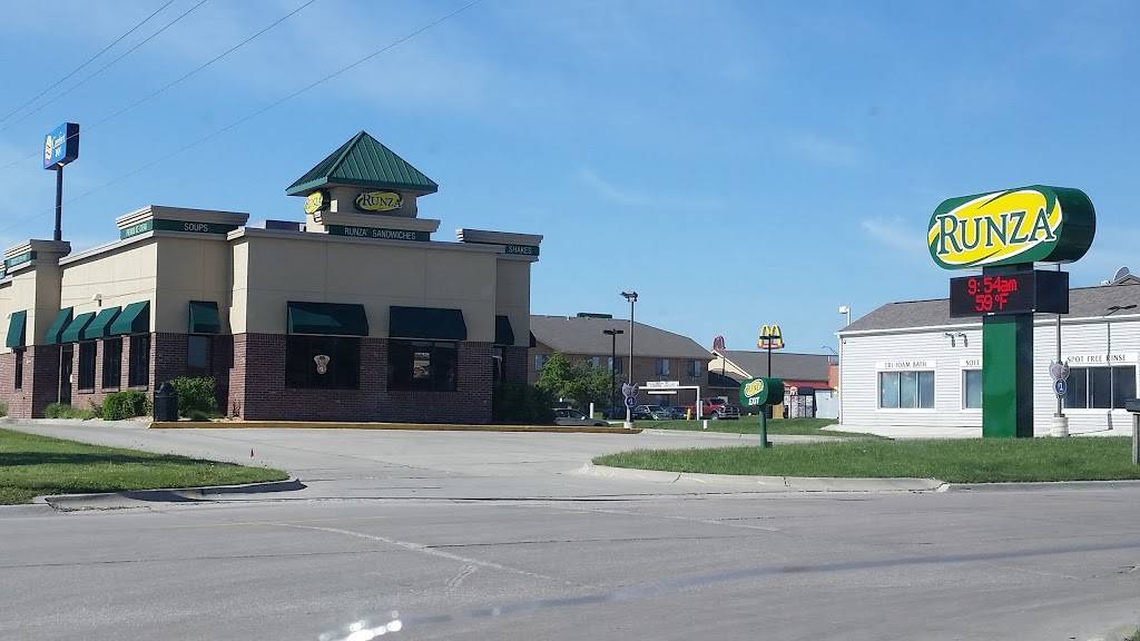Runza Restaurant | restaurant | 329 W David Dr, York, NE 68467, USA | 4023620074 OR +1 402-362-0074
