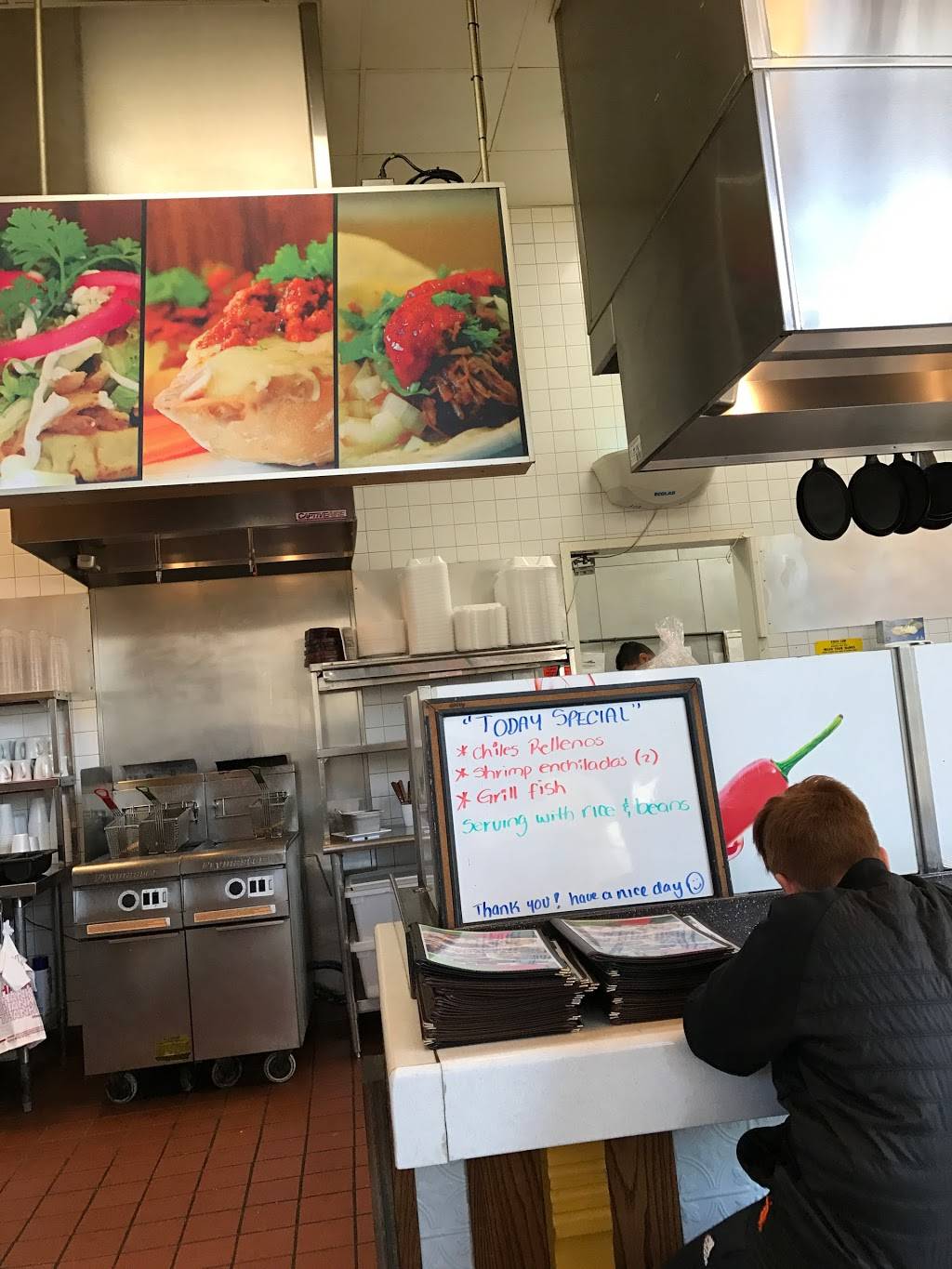 Los Chilaquiles | restaurant | 2015 Birch Rd, Chula Vista, CA 91915, USA | 6193975282 OR +1 619-397-5282