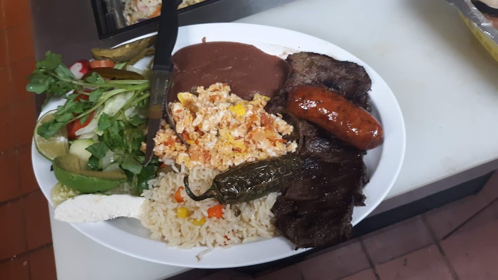 El Guanaco Bakery y Café | restaurant | 849 E 7th St, St Paul, MN 55106, USA | 6517763320 OR +1 651-776-3320