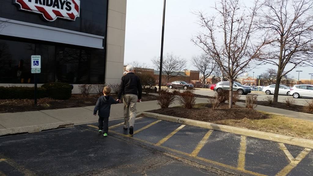 TGI Fridays | restaurant | 1695 E Golf Rd, Schaumburg, IL 60173, USA | 8479690126 OR +1 847-969-0126