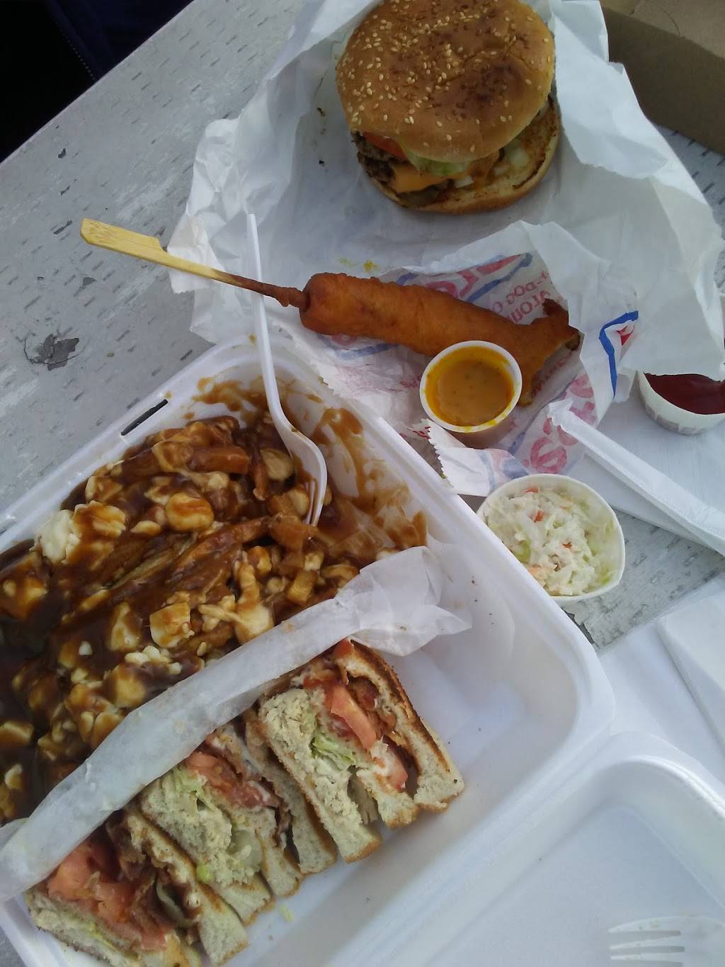 Chez Bob Pataterie | restaurant | 1180 Rue Saint-Louis, Gatineau, QC J8T 2L8, Canada | 8195610886 OR +1 819-561-0886