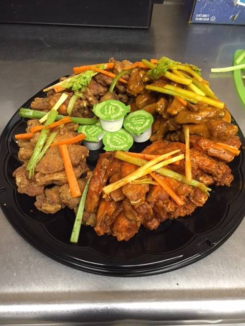 Crumpys Hot Wings | restaurant | 1671 S 3rd St, Memphis, TN 38106, USA | 9015125552 OR +1 901-512-5552