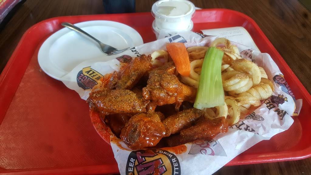 BreWingZ Restaurant and Bar | restaurant | 9410 North Fwy, Houston, TX 77037, USA | 2818471222 OR +1 281-847-1222