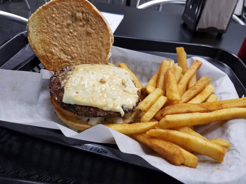 Luckys Burgers & Shakes | restaurant | 13849 N 19th Ave, Phoenix, AZ 85023, USA | 6023145214 OR +1 602-314-5214