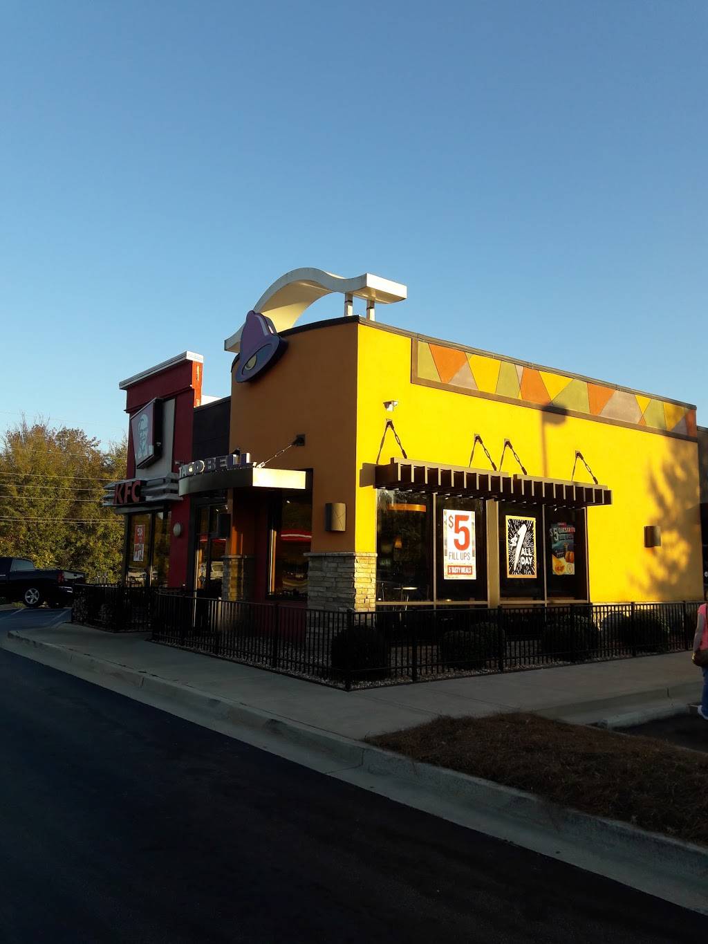 KFC | restaurant | 4821 US Hwy 129, North, Jefferson, GA 30549, USA | 7066930833 OR +1 706-693-0833