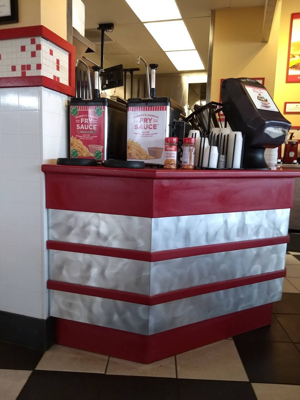 Freddys Frozen Custard & Steakburgers | restaurant | 5150 N Oak Trafficway, Kansas City, MO 64118, USA | 8165992626 OR +1 816-599-2626