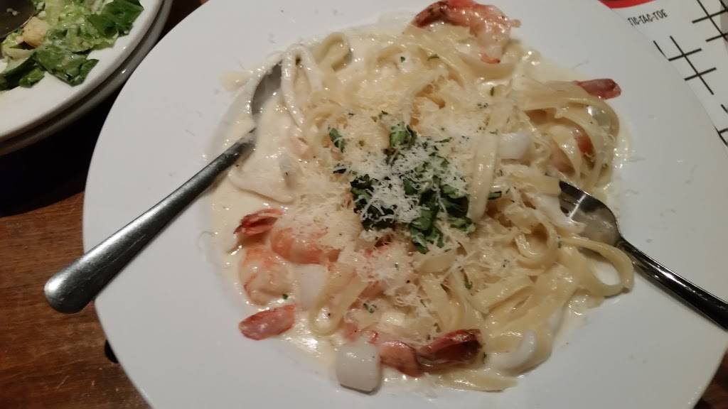 Johnny Carinos | restaurant | 23075 W Outer Dr, Allen Park, MI 48101, USA | 3132745551 OR +1 313-274-5551