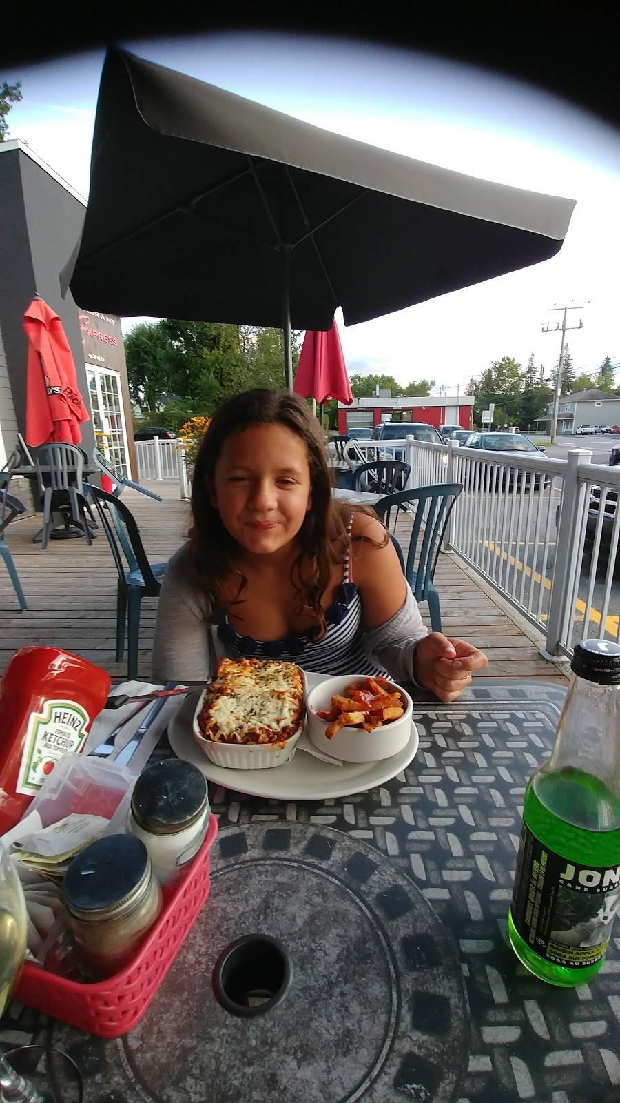 Restaurant LExpress | restaurant | 6250 Rue Foster, Waterloo, QC J0E 2N0, Canada | 4505392107 OR +1 450-539-2107