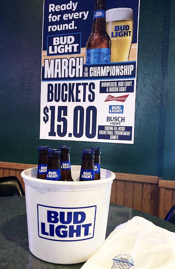 Redeye Tavern and Grill | restaurant | 8437 W Center Rd, Omaha, NE 68124, USA | 4023937775 OR +1 402-393-7775