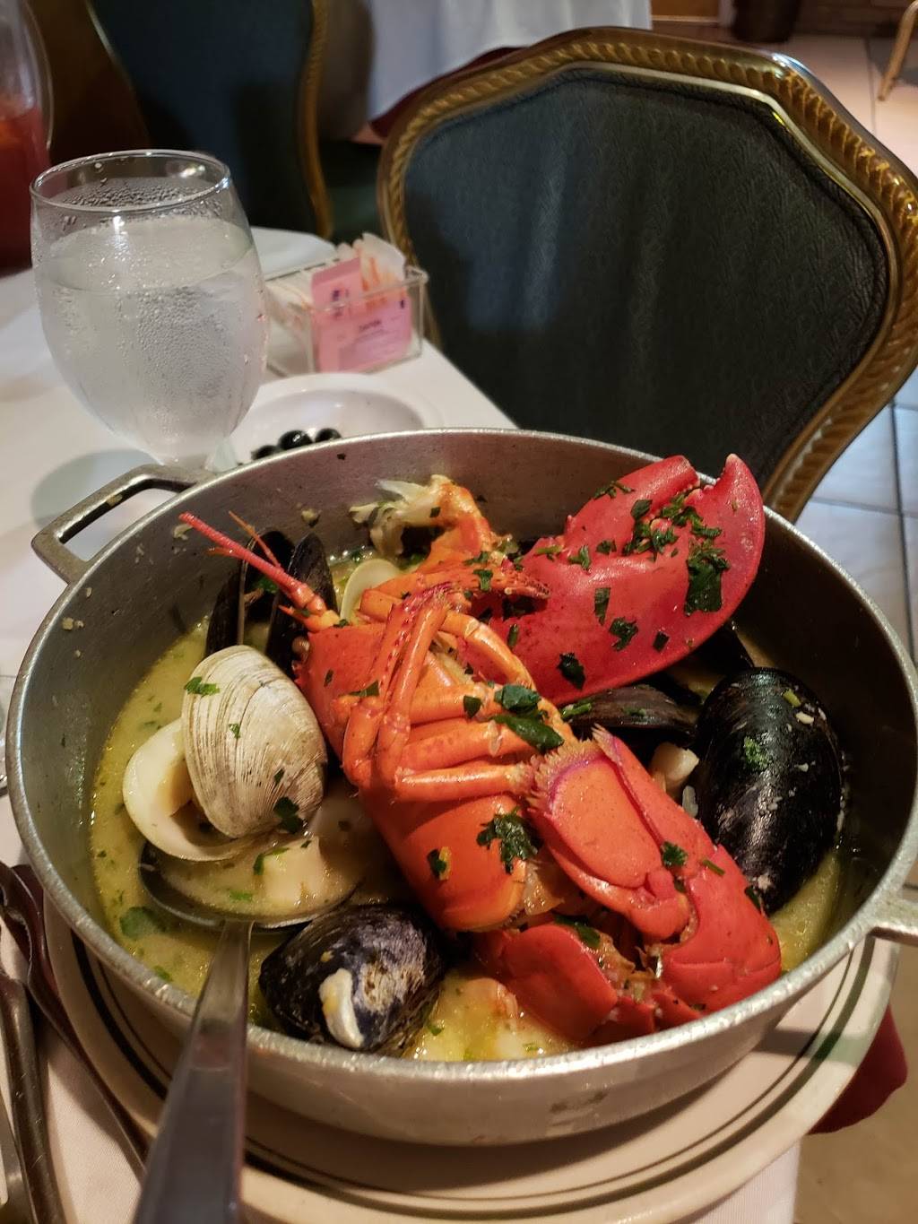 Oliveiras da Serra | restaurant | 1241 Roosevelt Ave, Carteret, NJ 07008, USA | 7325410003 OR +1 732-541-0003