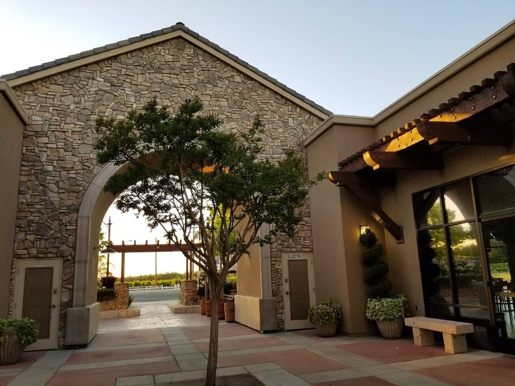 La Fiesta | Restaurant Bar | restaurant | 3222 N Demaree St, Visalia, CA 93291, USA | 5596351555 OR +1 559-635-1555