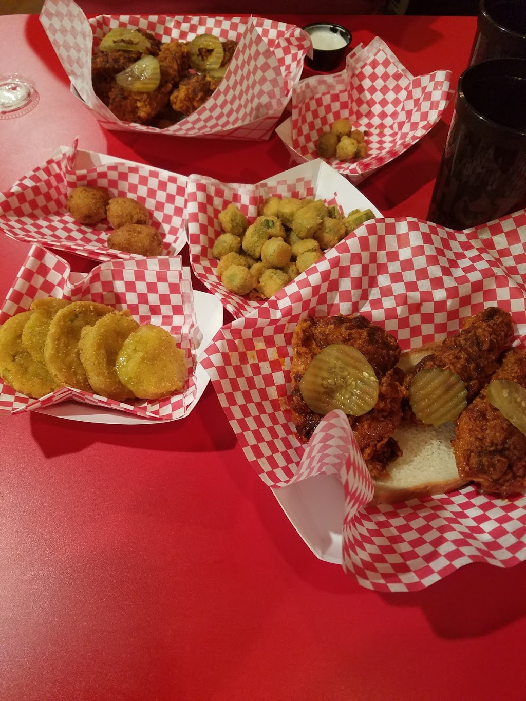 Hot Cluckers | restaurant | 1450 E Sunshine St, Springfield, MO 65804, USA | 4178825825 OR +1 417-882-5825