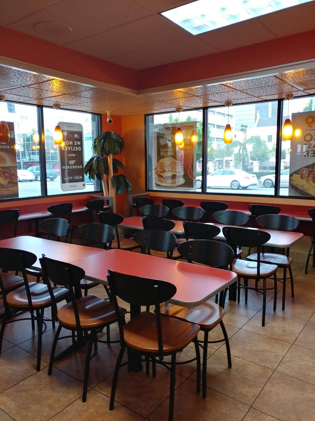 Jack in the Box | restaurant | 601 N Main St, Santa Ana, CA 92701, USA | 7148364368 OR +1 714-836-4368