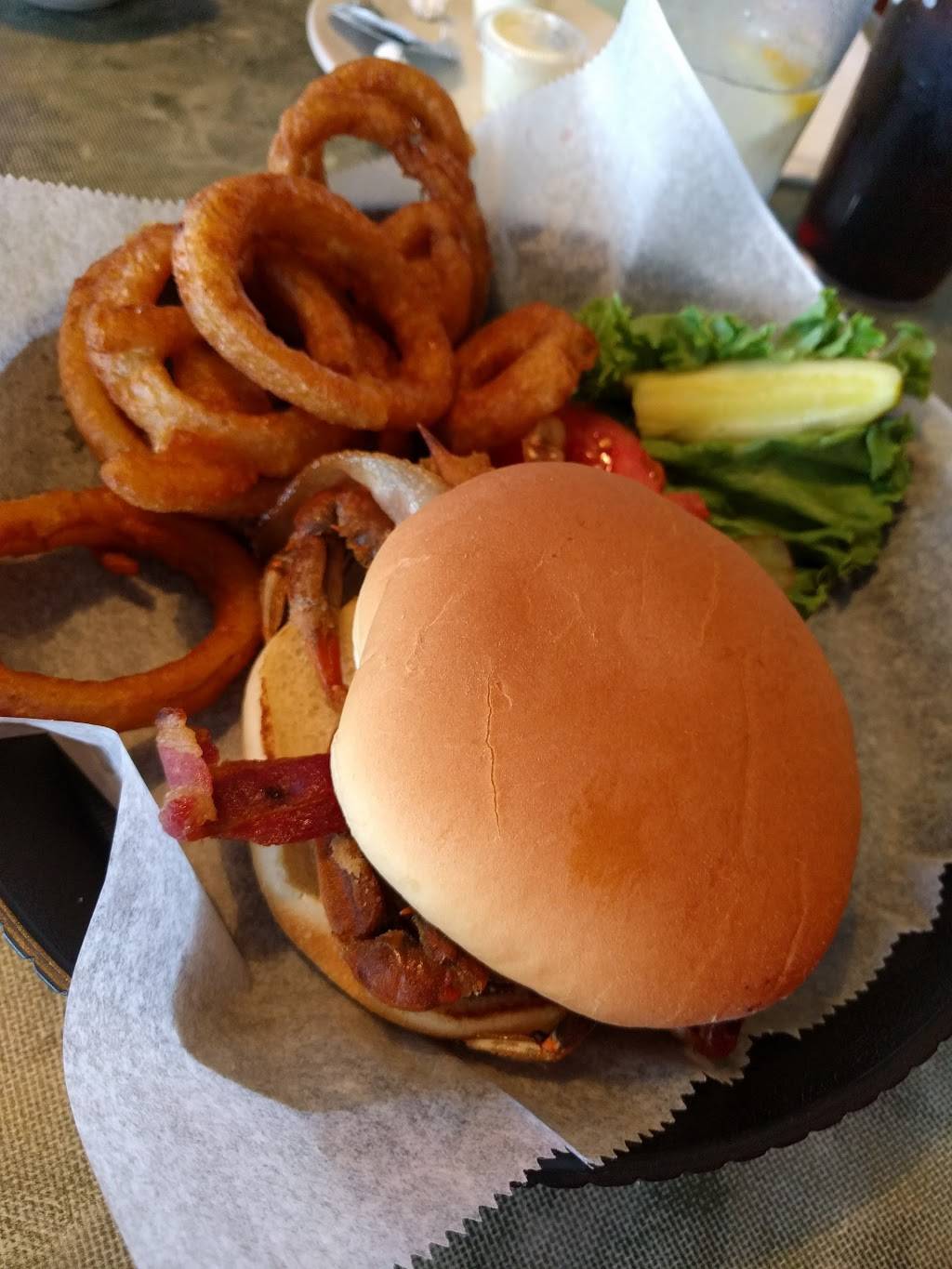 Sanitary Fish Market and Restaurant | restaurant | 501 Evans St, Morehead City, NC 28557, USA | 2522473111 OR +1 252-247-3111