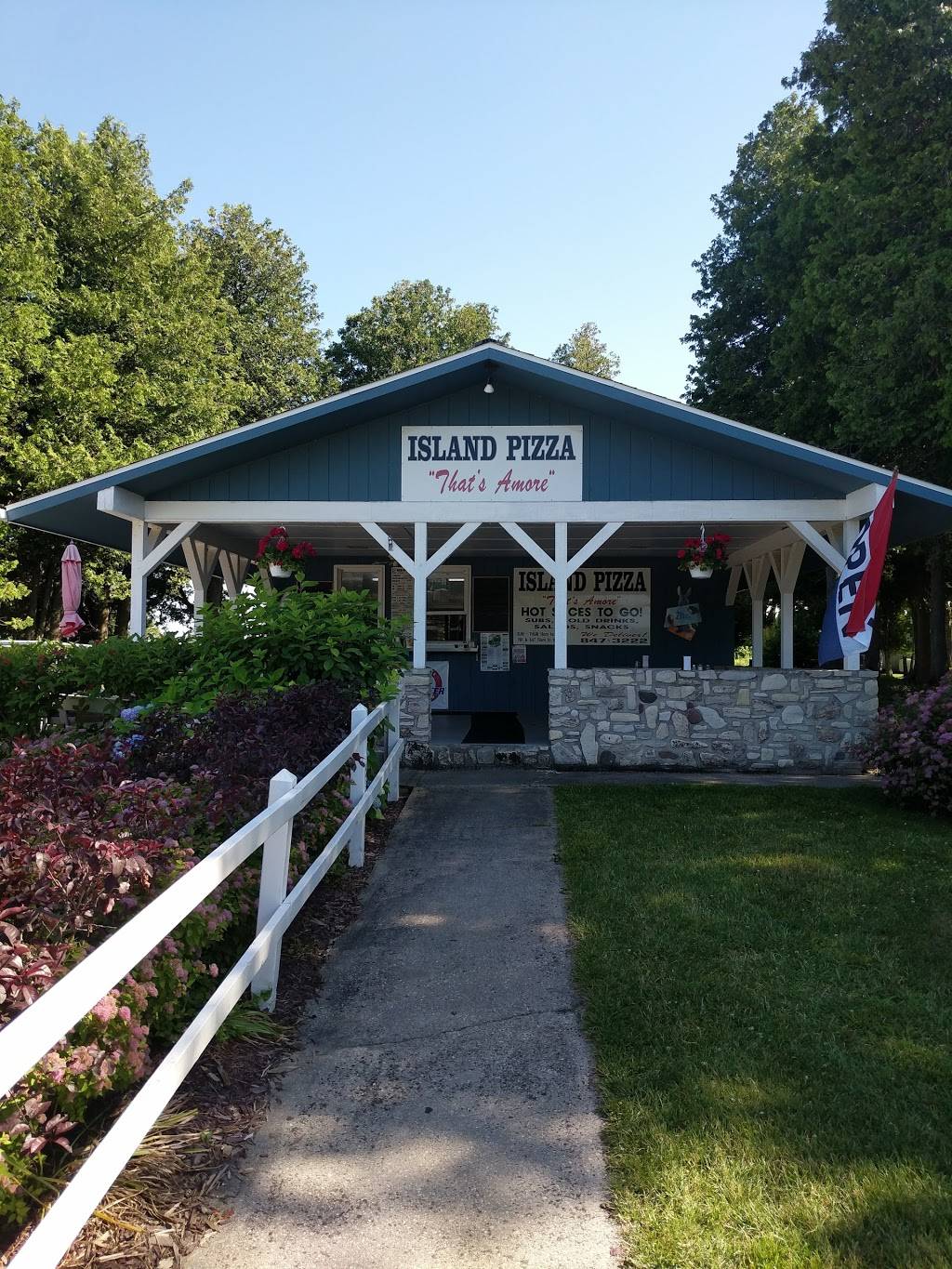 Island Pizza | meal takeaway | 264 Lobdell Point Rd, Washington, WI 54246, USA | 9208473222 OR +1 920-847-3222