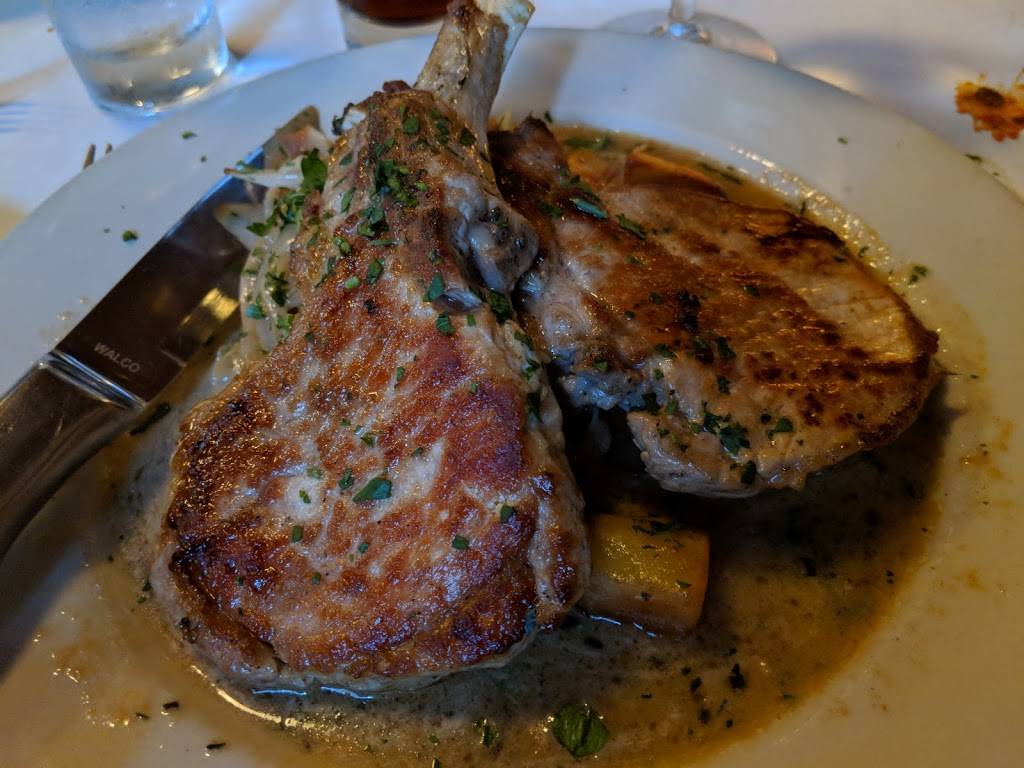 Disotto Enoteca | restaurant | 200 E Chestnut St, Chicago, IL 60611, USA | 3124828727 OR +1 312-482-8727