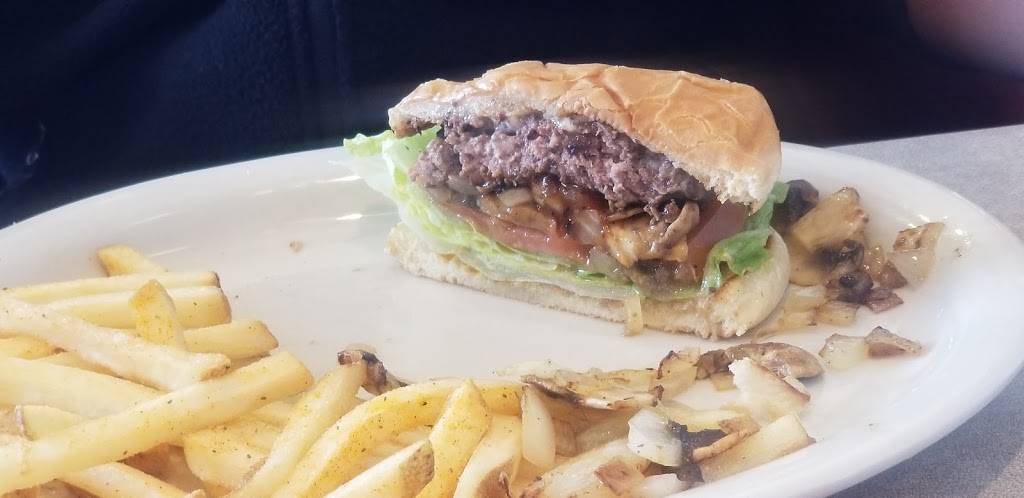 Red truck cafe | restaurant | 920 W Parker Rd, Plano, TX 75075, USA | 9729965177 OR +1 972-996-5177