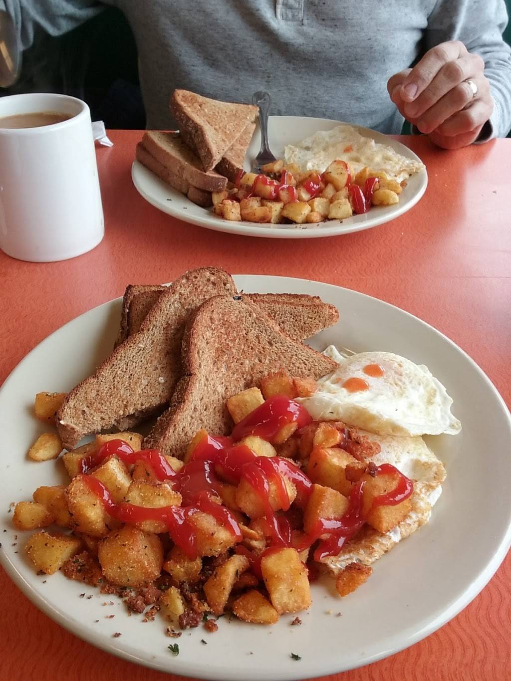 Al Macs Diner | restaurant | 135 President Ave, Fall River, MA 02720, USA | 5085670242 OR +1 508-567-0242