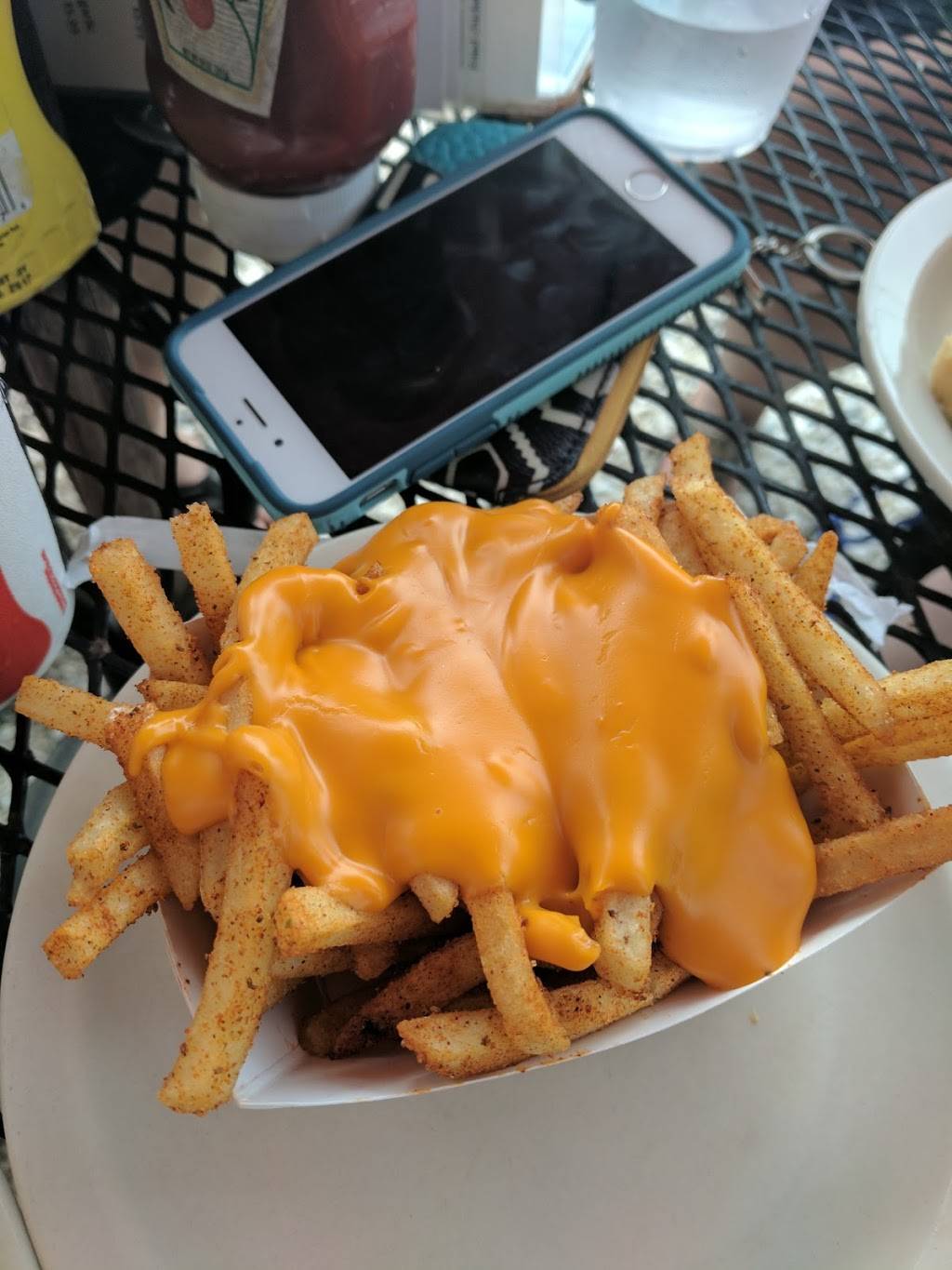 Holiday Snack Bar | restaurant | 401 Centre St, Beach Haven, NJ 08008, USA | 6094924544 OR +1 609-492-4544