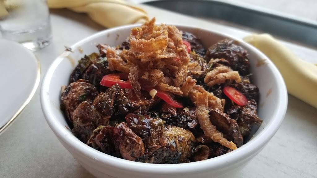 The Lemon Bar | restaurant | 95 E Pine St, Zionsville, IN 46077, USA | 3173440472 OR +1 317-344-0472