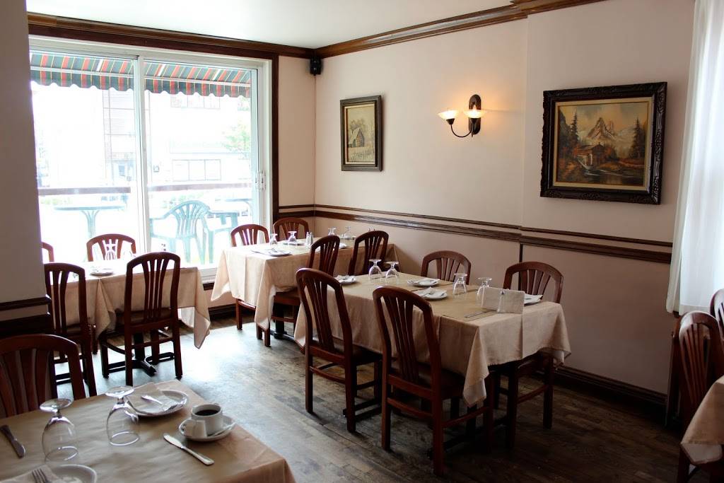 Restaurant Le Colbert | restaurant | 1235 Rue Jean-Talon, Montréal, QC H2R 1W2, Canada | 5142713890 OR +1 514-271-3890