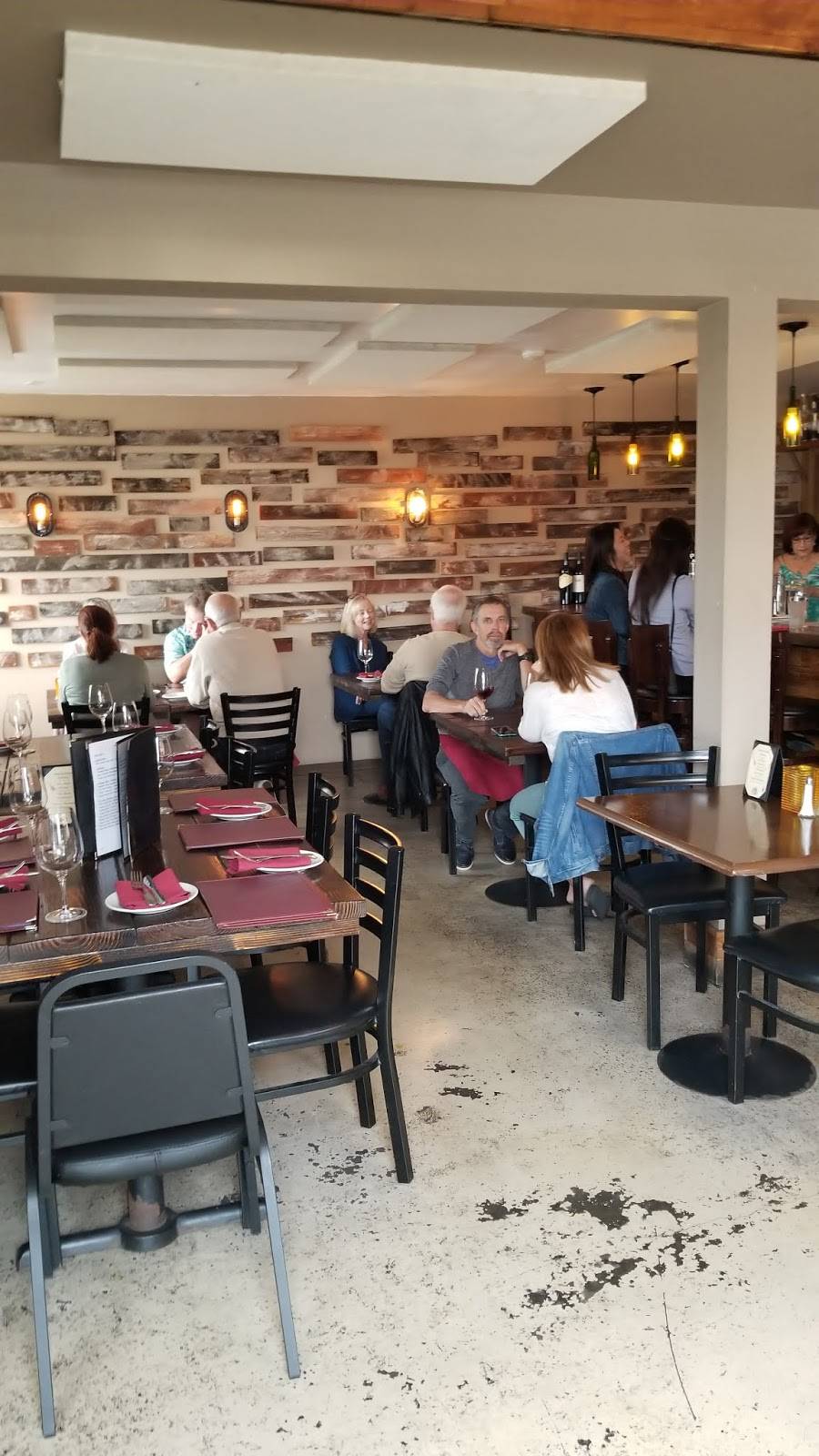 Bottle Inn Riviera | restaurant | 1700 S Catalina Ave, Redondo Beach, CA 90277, USA | 3105436800 OR +1 310-543-6800