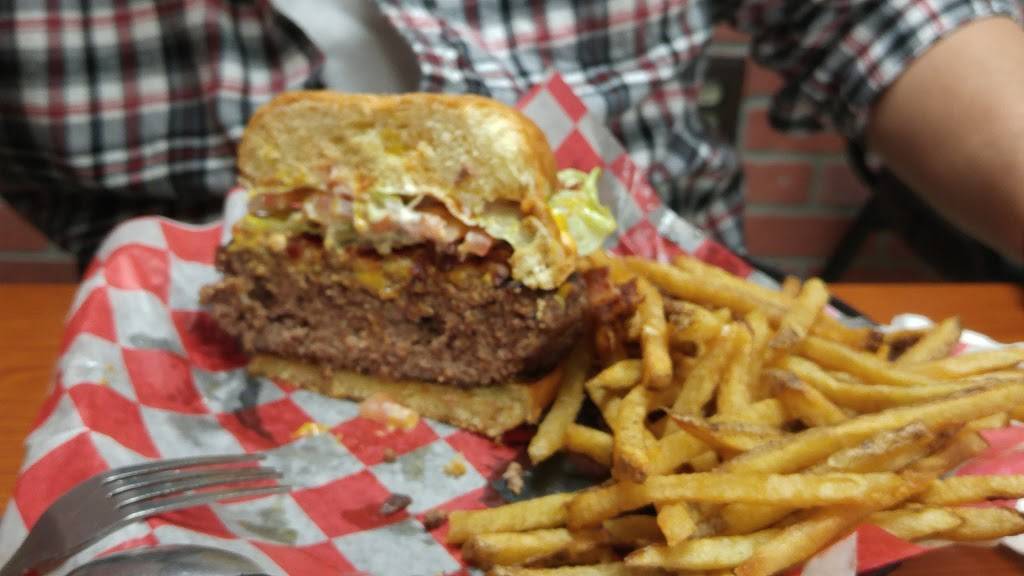 Big Bills Burgers | restaurant | 14881-14869 Old State Rd, Middlefield, OH 44062, USA | 4404260076 OR +1 440-426-0076