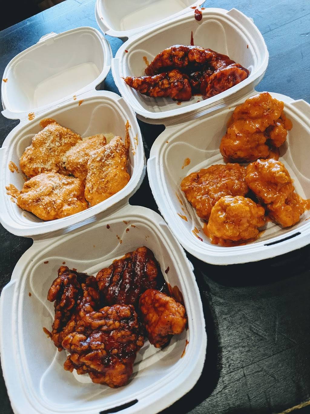 Detroit Wing Company | restaurant | 23327 Greenfield Rd, Southfield, MI 48075, USA | 2483077391 OR +1 248-307-7391