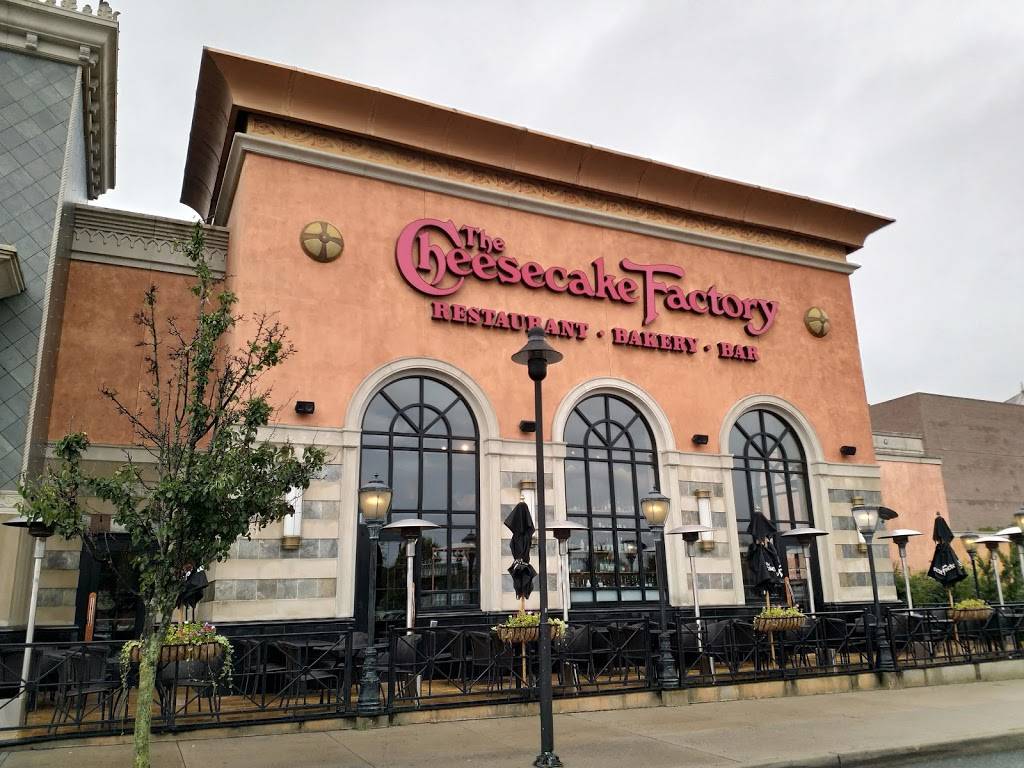 The Cheesecake Factory | restaurant | 455 Menlo Park Drive, Edison, NJ 08837, USA | 7324947000 OR +1 732-494-7000