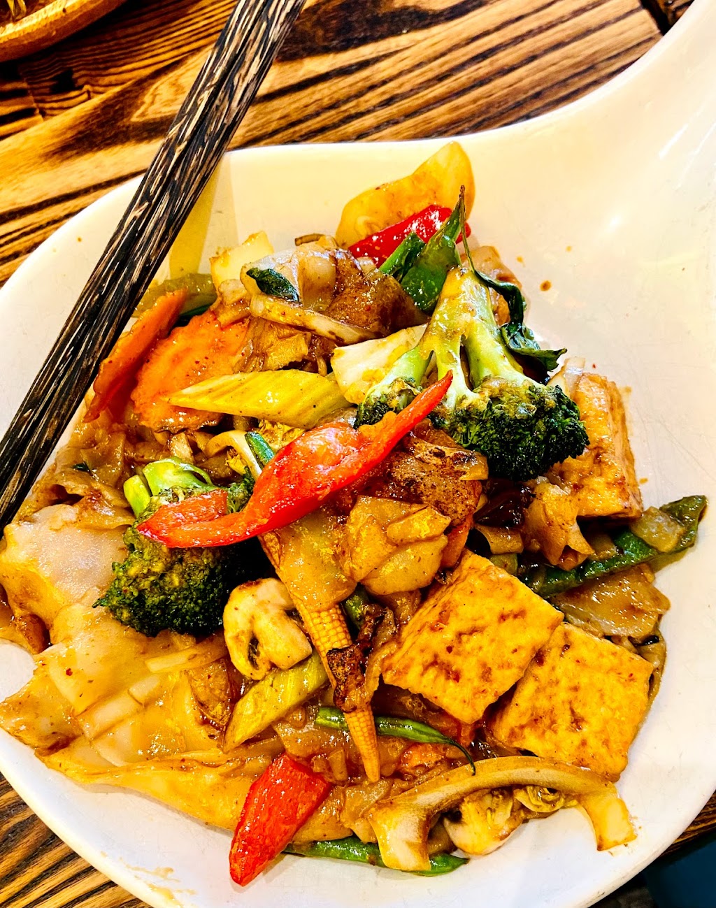 Nibbana Thai Restaurant | restaurant | 300 110th Ave NE, Bellevue, WA 98004, USA | 4256379499 OR +1 425-637-9499