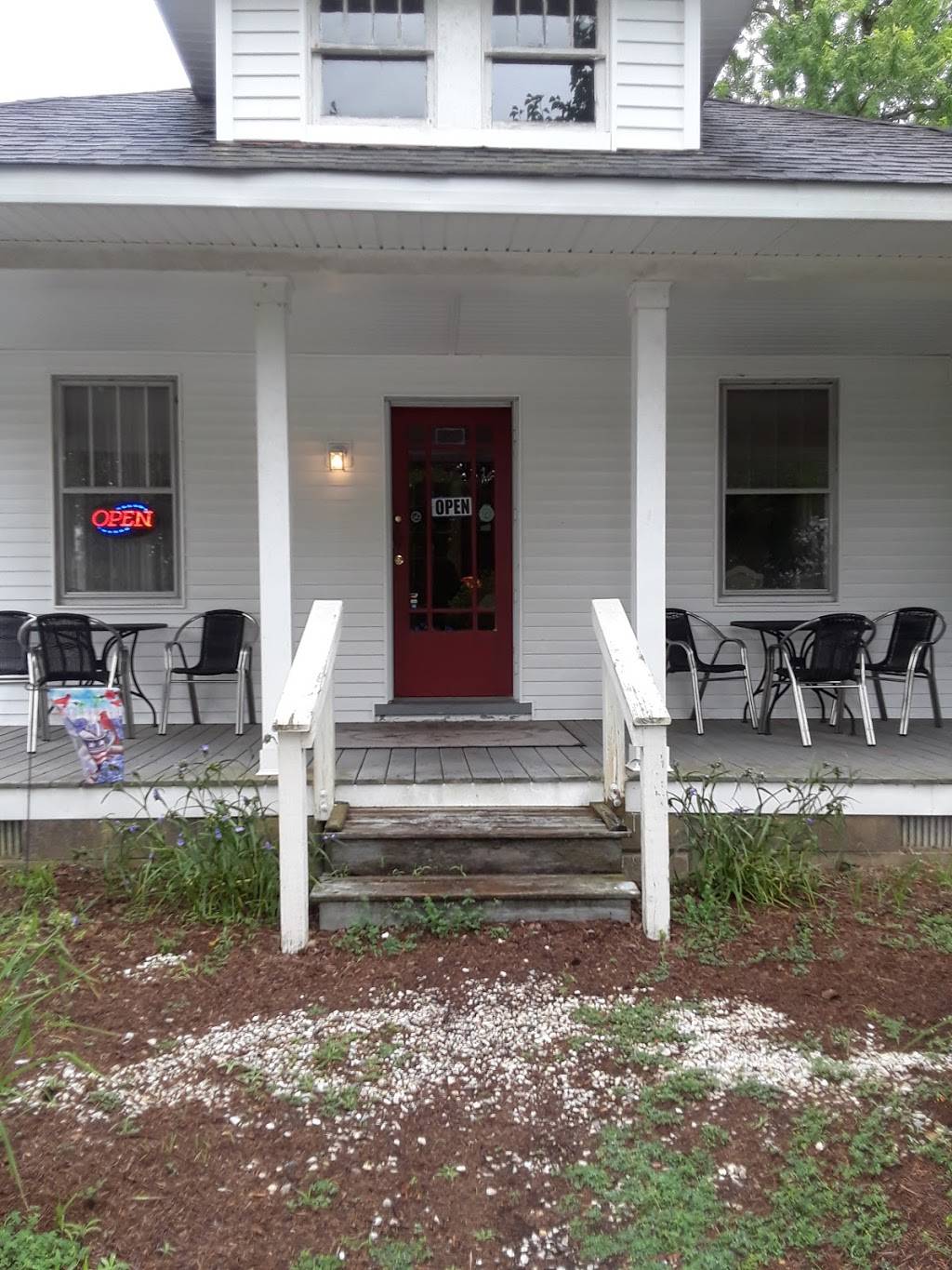 Mallards Sidewalk Cafe | restaurant | 23410 Front St, Accomac, VA 23301, USA | 7577877321 OR +1 757-787-7321