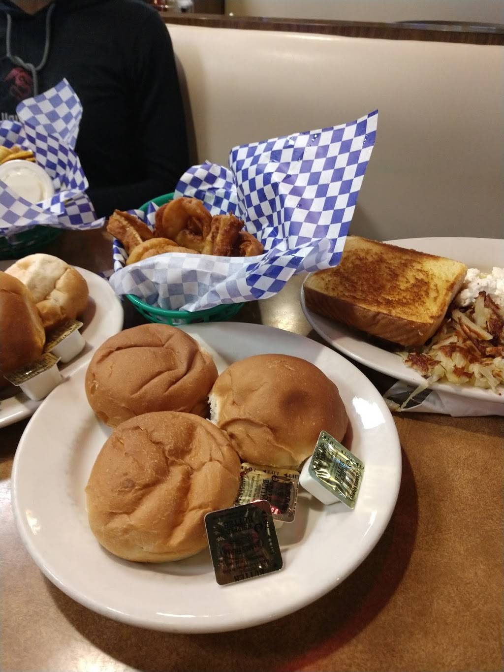 Red Apple Restaurant | restaurant | 32711 Michigan Ave, Wayne, MI 48184, USA | 7347224100 OR +1 734-722-4100