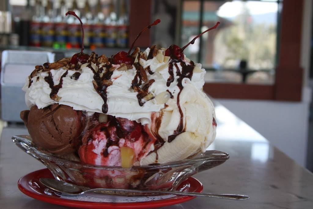 The Red Hut Café | cafe | 3660 Lake Tahoe Blvd, South Lake Tahoe, CA 96150, USA | 5305441595 OR +1 530-544-1595