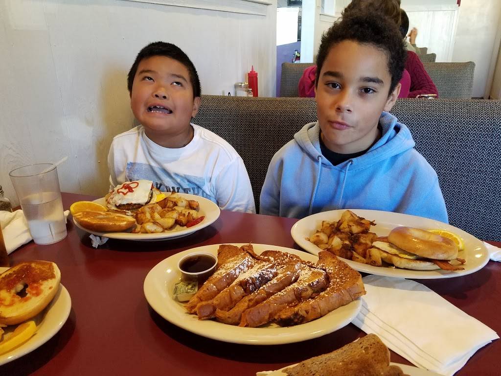 Eddys Diner | restaurant | 187 Beach St, Malden, MA 02148, USA | 7816053077 OR +1 781-605-3077