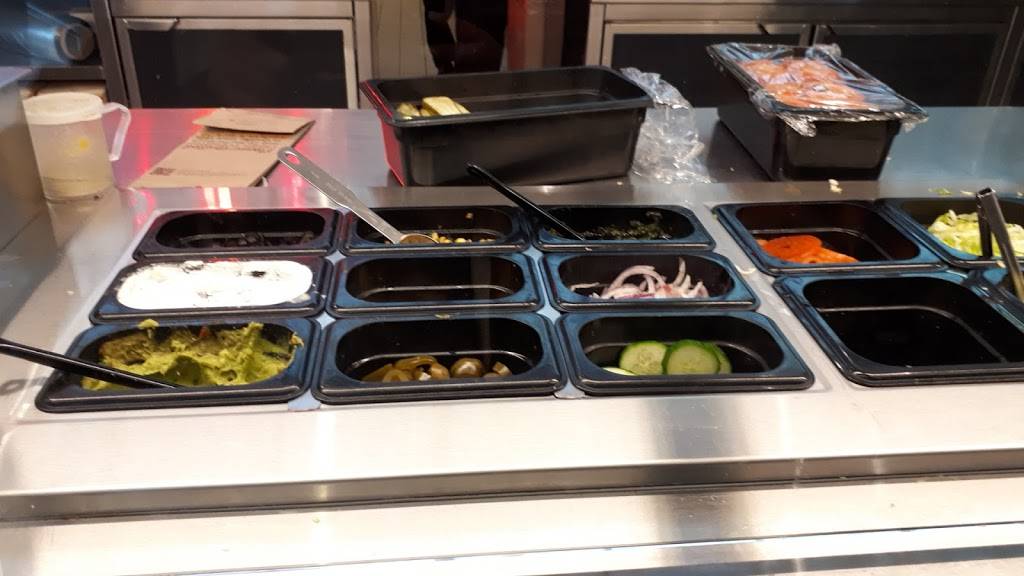 Harveys | restaurant | 70 Boulevard Laurier, McMasterville, QC J3G 1P8, Canada | 4504670426 OR +1 450-467-0426