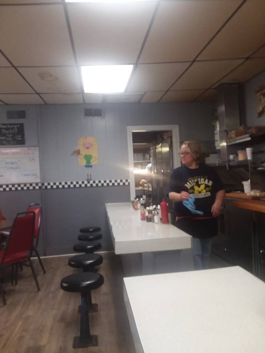 Tip Top Restaurant | restaurant | 814 W Maumee St, Adrian, MI 49221, USA | 5172658400 OR +1 517-265-8400