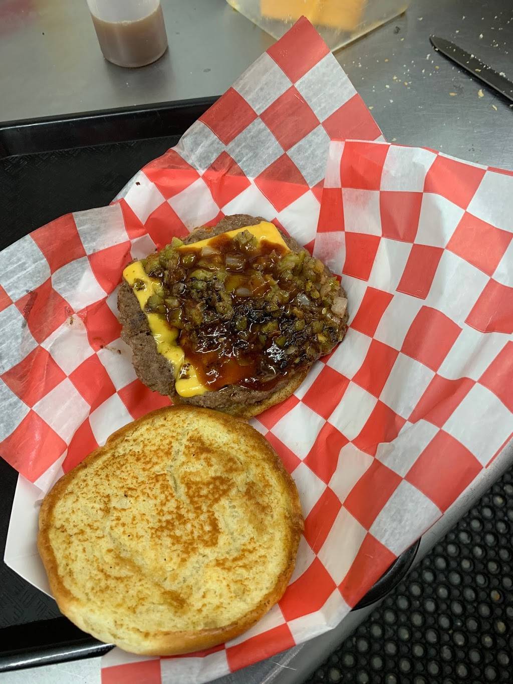 WingN It | restaurant | 10 Fairgrounds Rd, Paris, TN 38242, USA | 7314074353 OR +1 731-407-4353