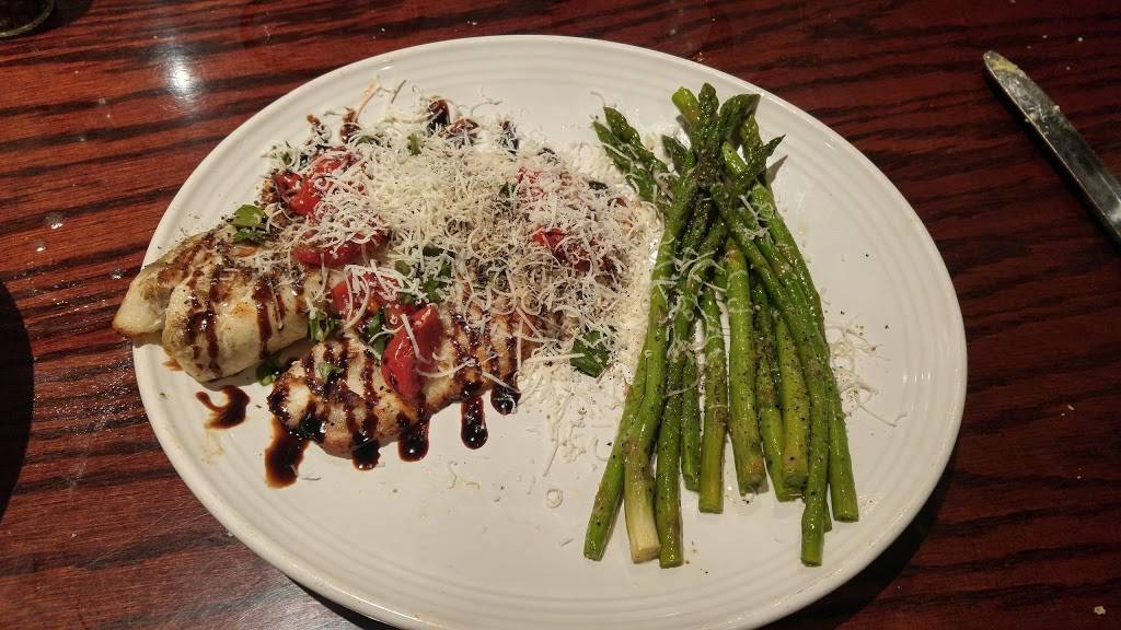 Carrabbas Italian Grill | restaurant | 3210 Tillman Dr, Bensalem, PA 19020, USA | 2152453555 OR +1 215-245-3555
