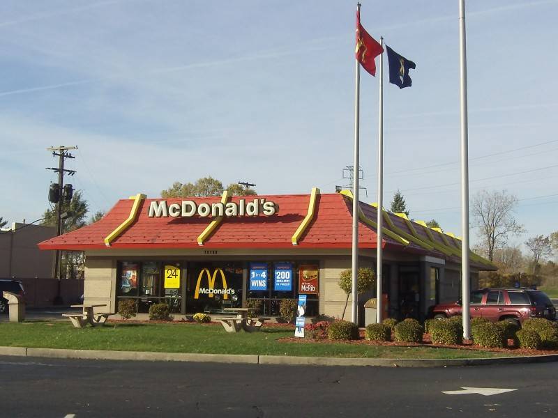 McDonalds | cafe | 13158 Ford Rd, Dearborn, MI 48126, USA | 3135815680 OR +1 313-581-5680