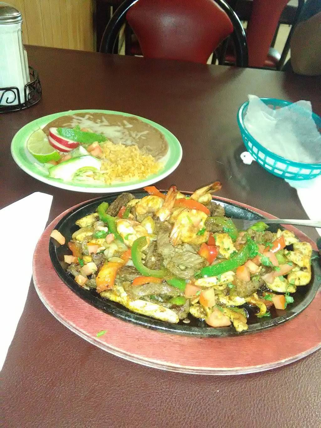 Betos Restaurant | restaurant | 13033 E Parlier Ave #103, Parlier, CA 93648, USA | 5596469801 OR +1 559-646-9801