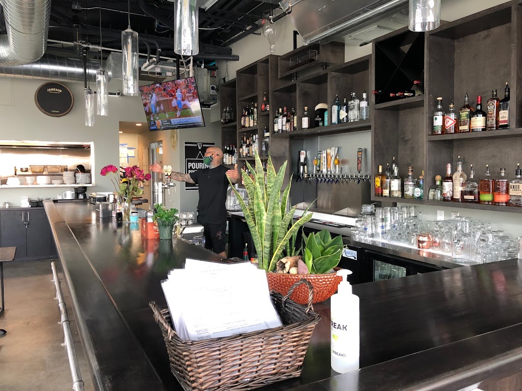 Cairde Public House & Bar | restaurant | 701 5th Ave N #100, Seattle, WA 98109, USA | 2062574217 OR +1 206-257-4217