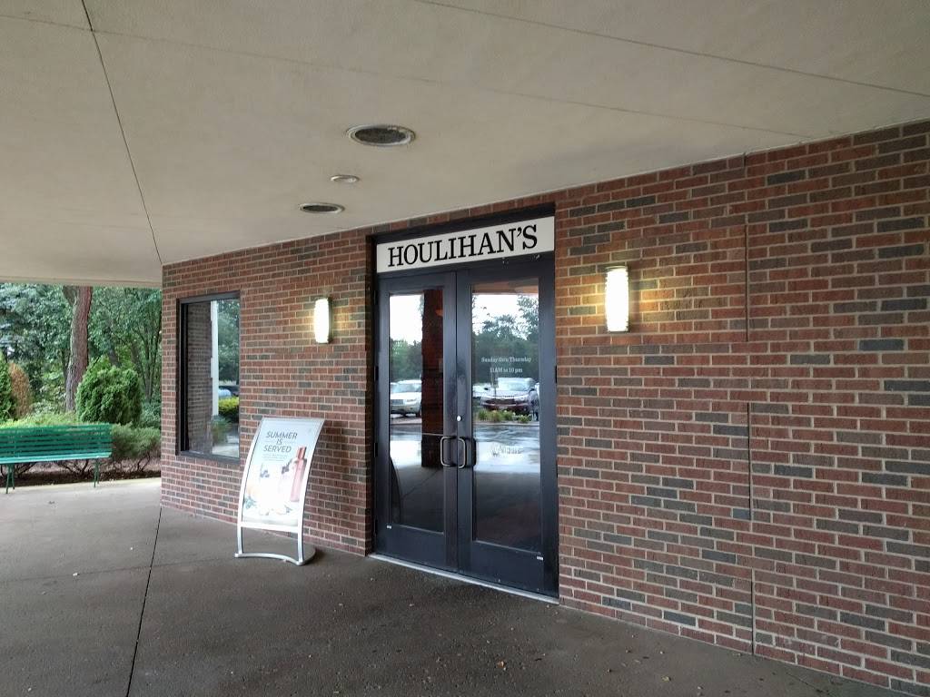 Houlihans | restaurant | 25651 Detroit Rd, Westlake, OH 44145, USA | 4408089090 OR +1 440-808-9090
