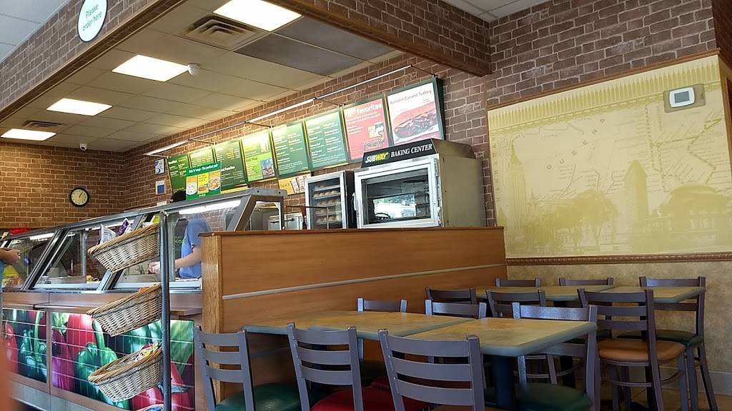 Subway | restaurant | 503 W 3rd St, Connersville, IN 47331, USA | 7658257373 OR +1 765-825-7373