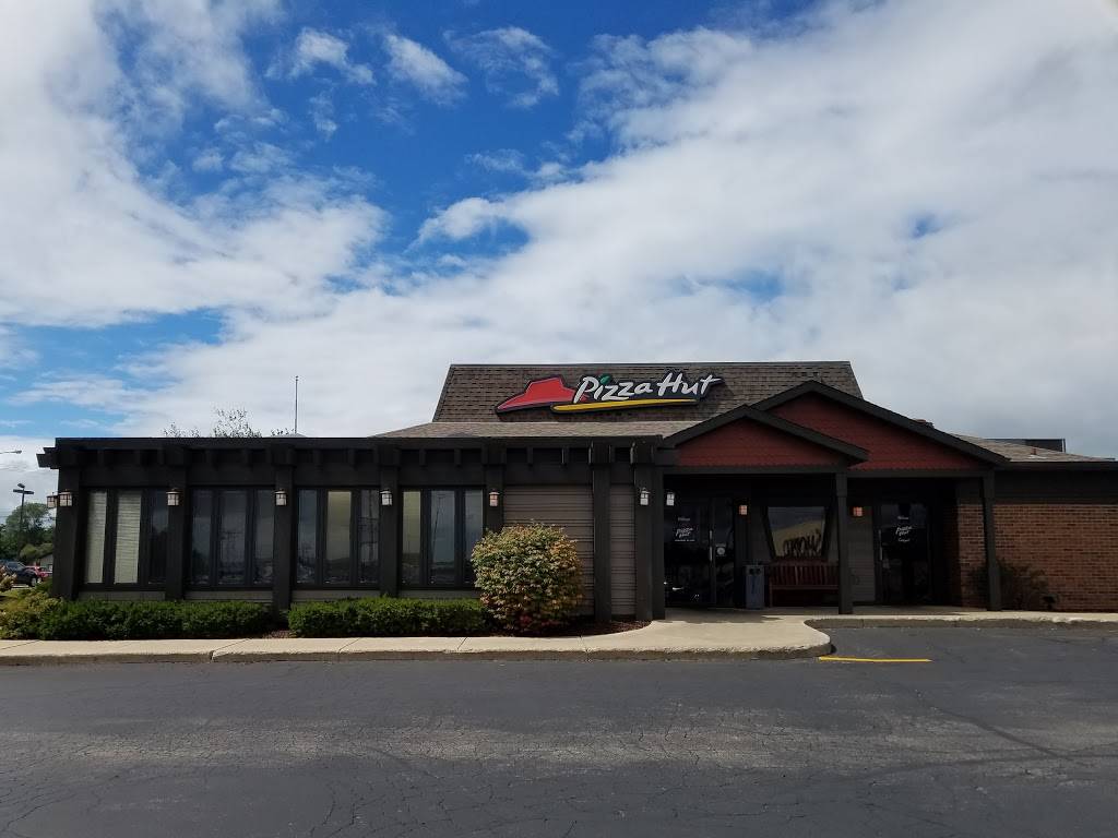 Pizza Hut | meal takeaway | 1401 E Main St, Reedsburg, WI 53959, USA | 6085246333 OR +1 608-524-6333