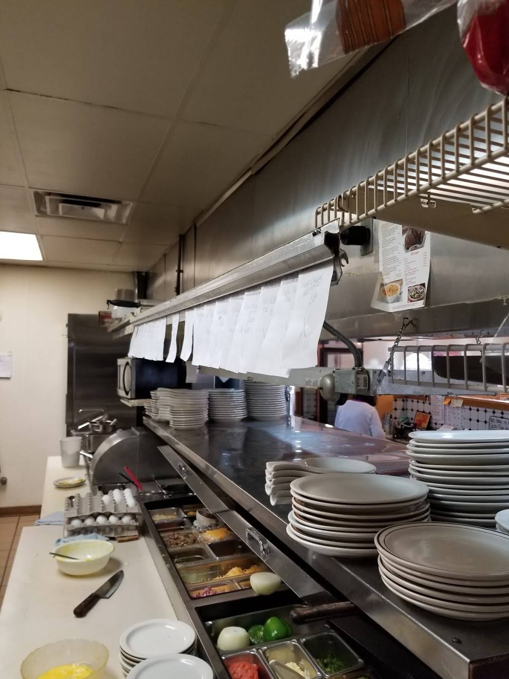 Maple Leaf Restaurant | restaurant | 111 S Center St, Geneseo, IL 61254, USA | 3099446789 OR +1 309-944-6789