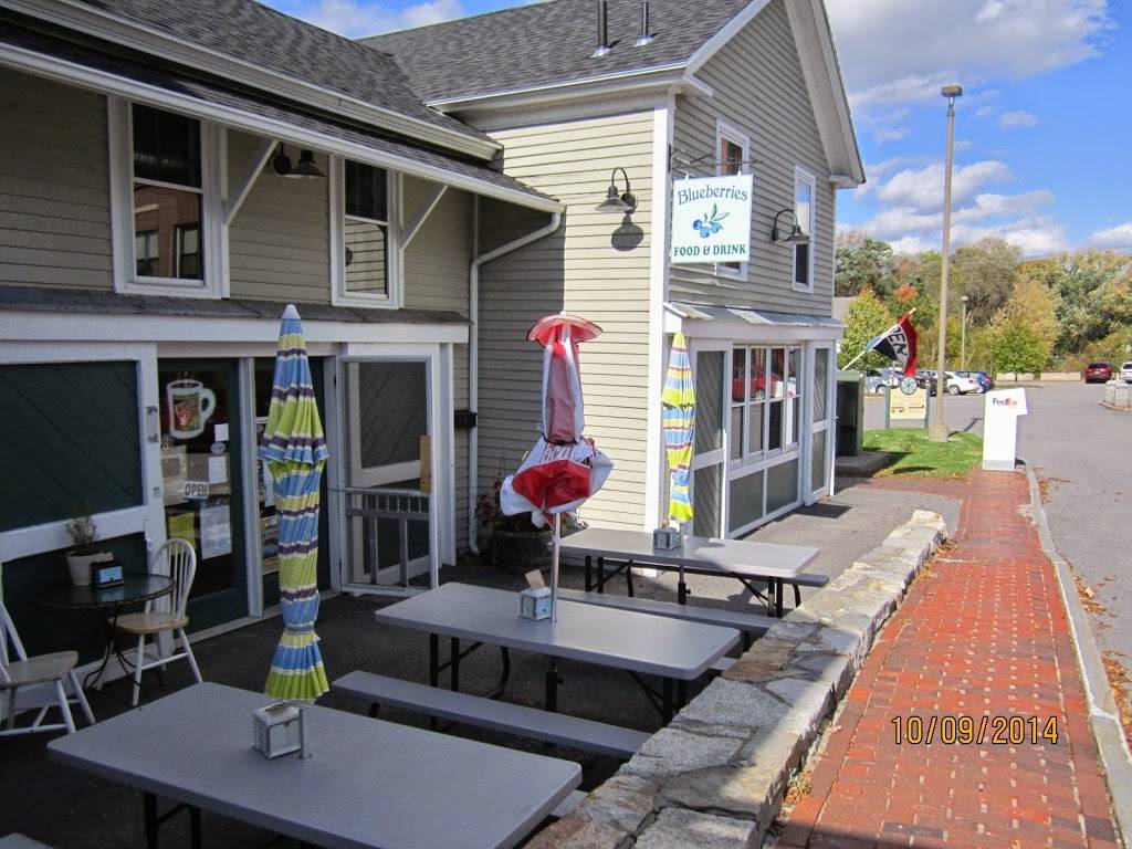 Blueberries | restaurant | 4 Bowdoin Mill Island, Topsham, ME 04086, USA | 2077255100 OR +1 207-725-5100