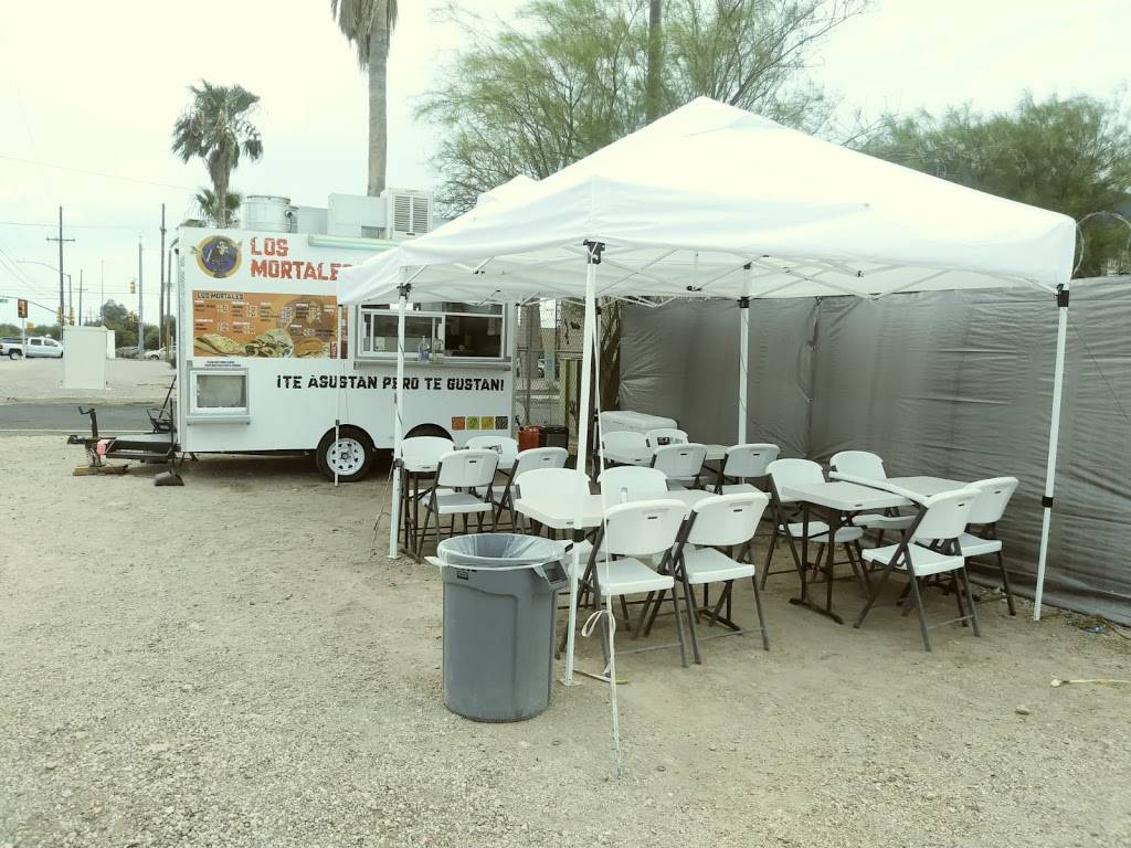 Los Mortales Hot Dogs | restaurant | 6400 S Country Club Rd, Tucson, AZ 85706, USA | 5204063939 OR +1 520-406-3939