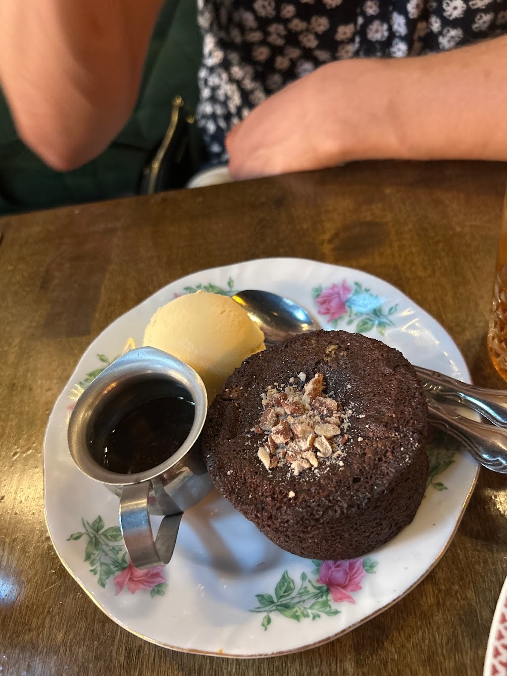 The Black Squirrel Pub and Haunt | restaurant | 3749 Midvale Ave, Philadelphia, PA 19129, USA | 2673232611 OR +1 267-323-2611