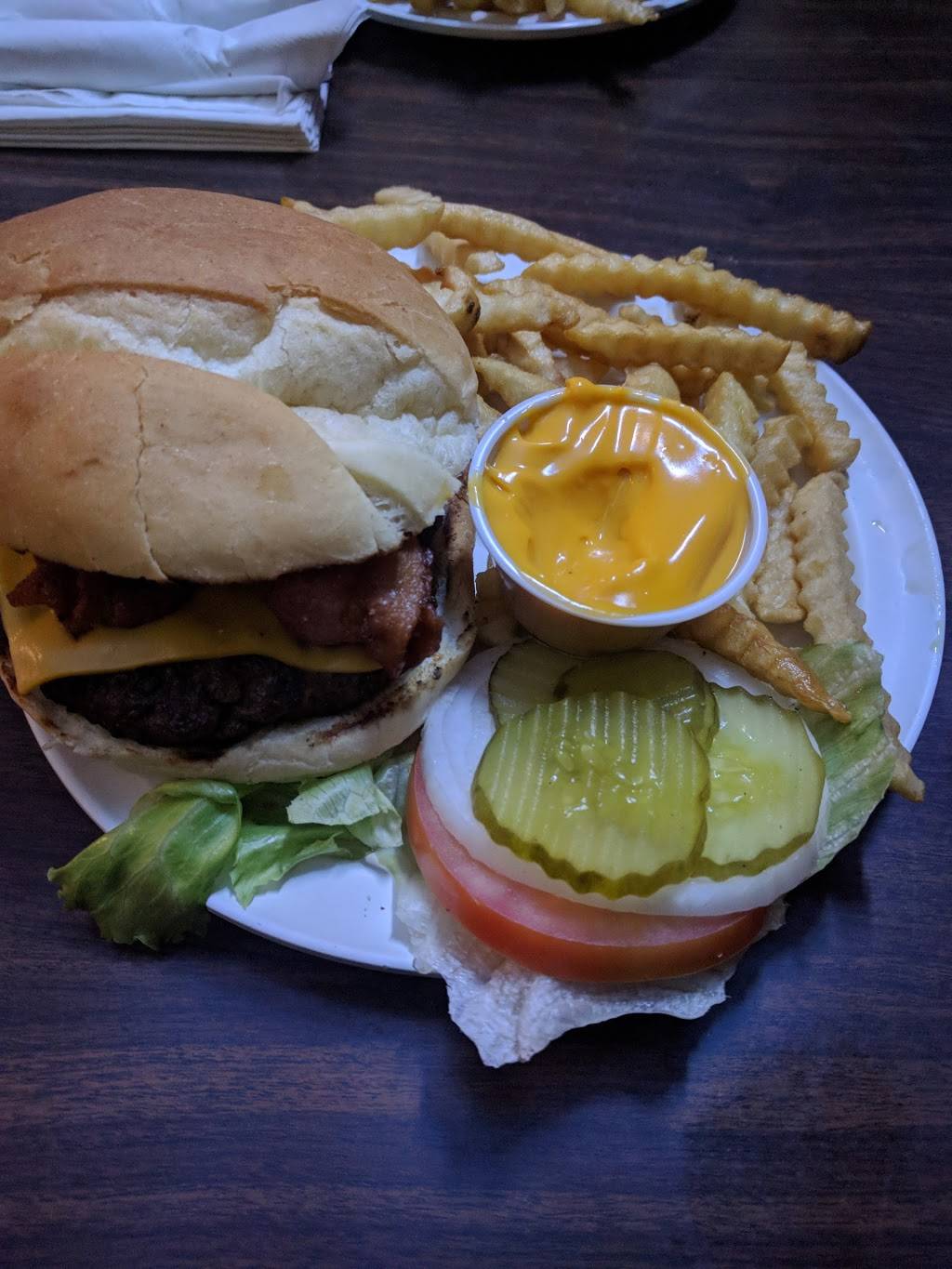 Fergies Bar & Restaurant | restaurant | 1699 Lemay Ferry Rd, St. Louis, MO 63125, USA | 3146386387 OR +1 314-638-6387